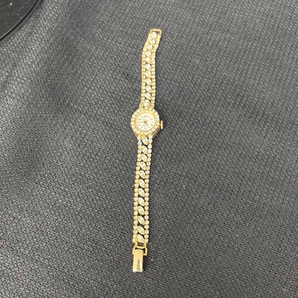 Vintage Lucerne rhinestone watch - Picture 3 of 6